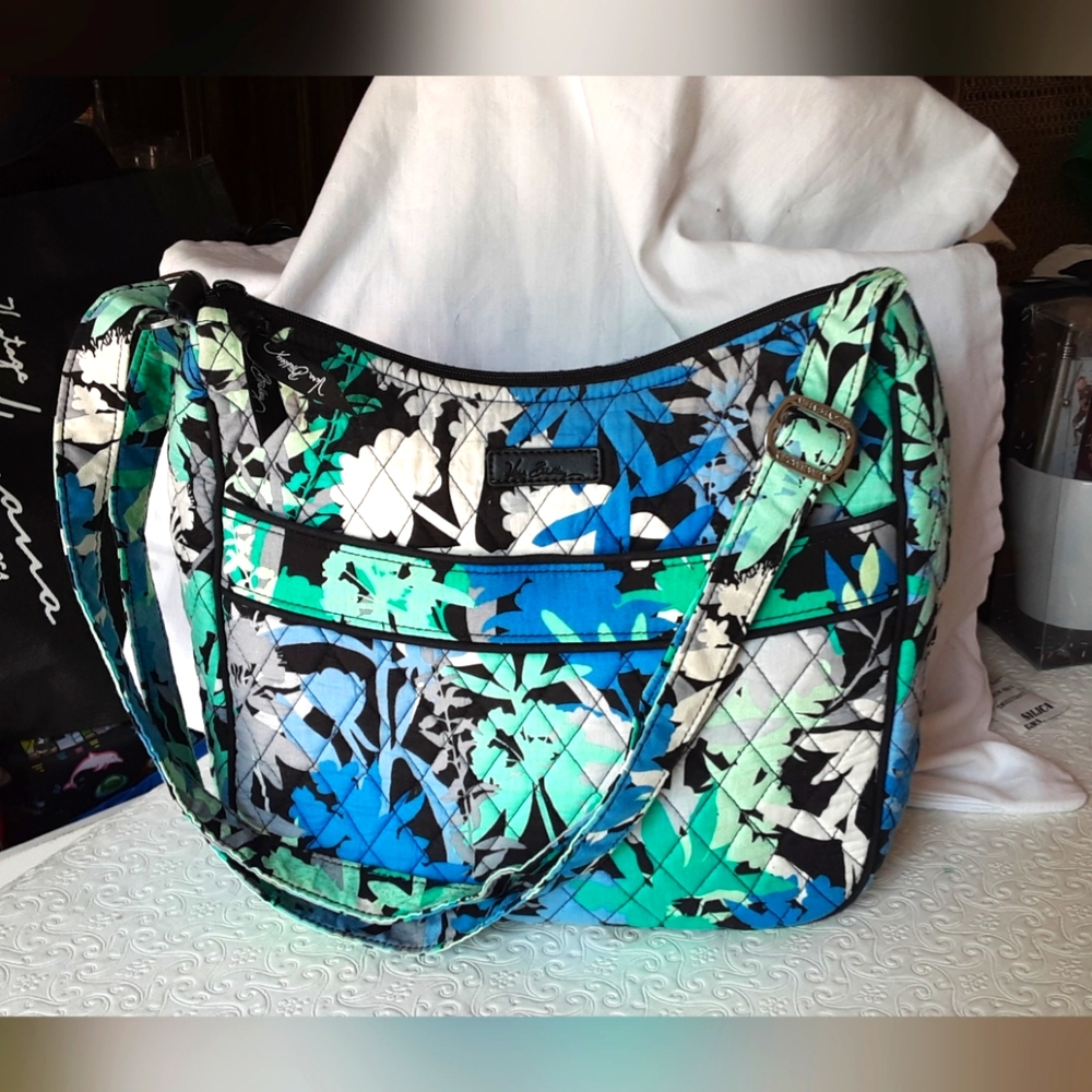LIKE NEW Vera Bradley Crossbody